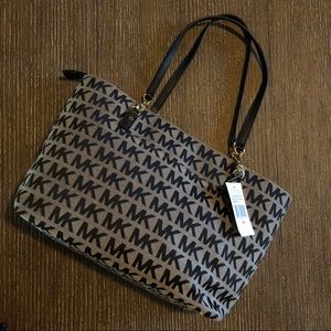 NWT MK Jet Set Chain Tote Beige Black